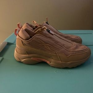 Reebok x Gigi Hadid DMV Series ef2920